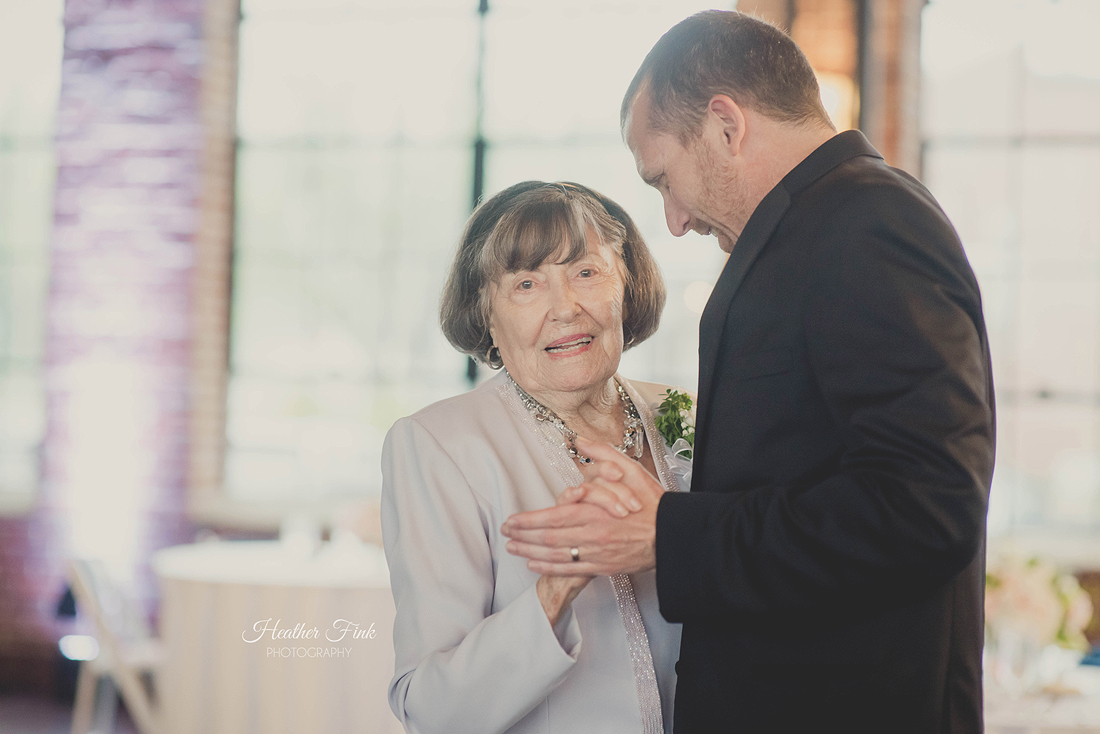 90 year old grandma dances with groom